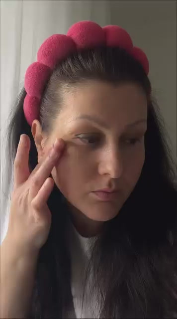 Woman applying Vitamin C Serum ISVEA for glowing and hydrated skin 